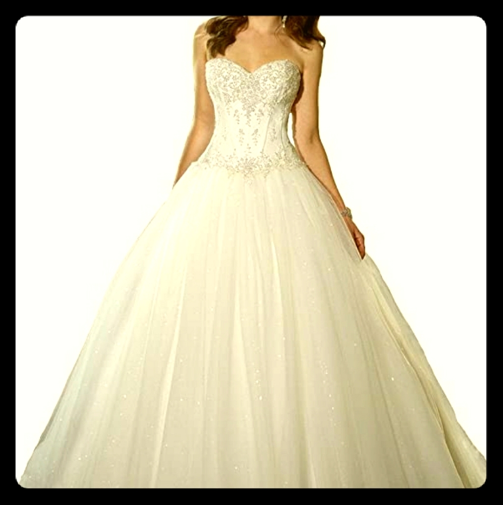 Brand new white wedding dress